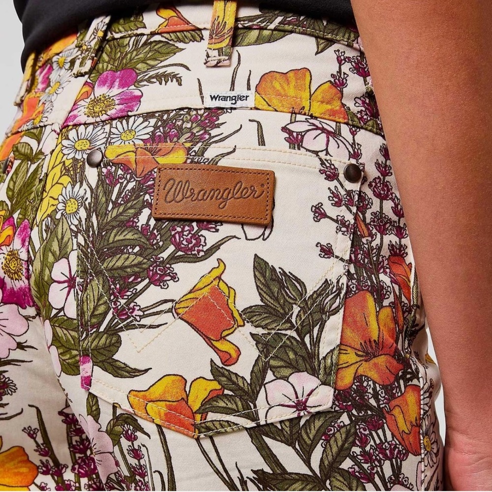 Wrangler Wanderer Floral Flare Jeans - Picture 5 of 15